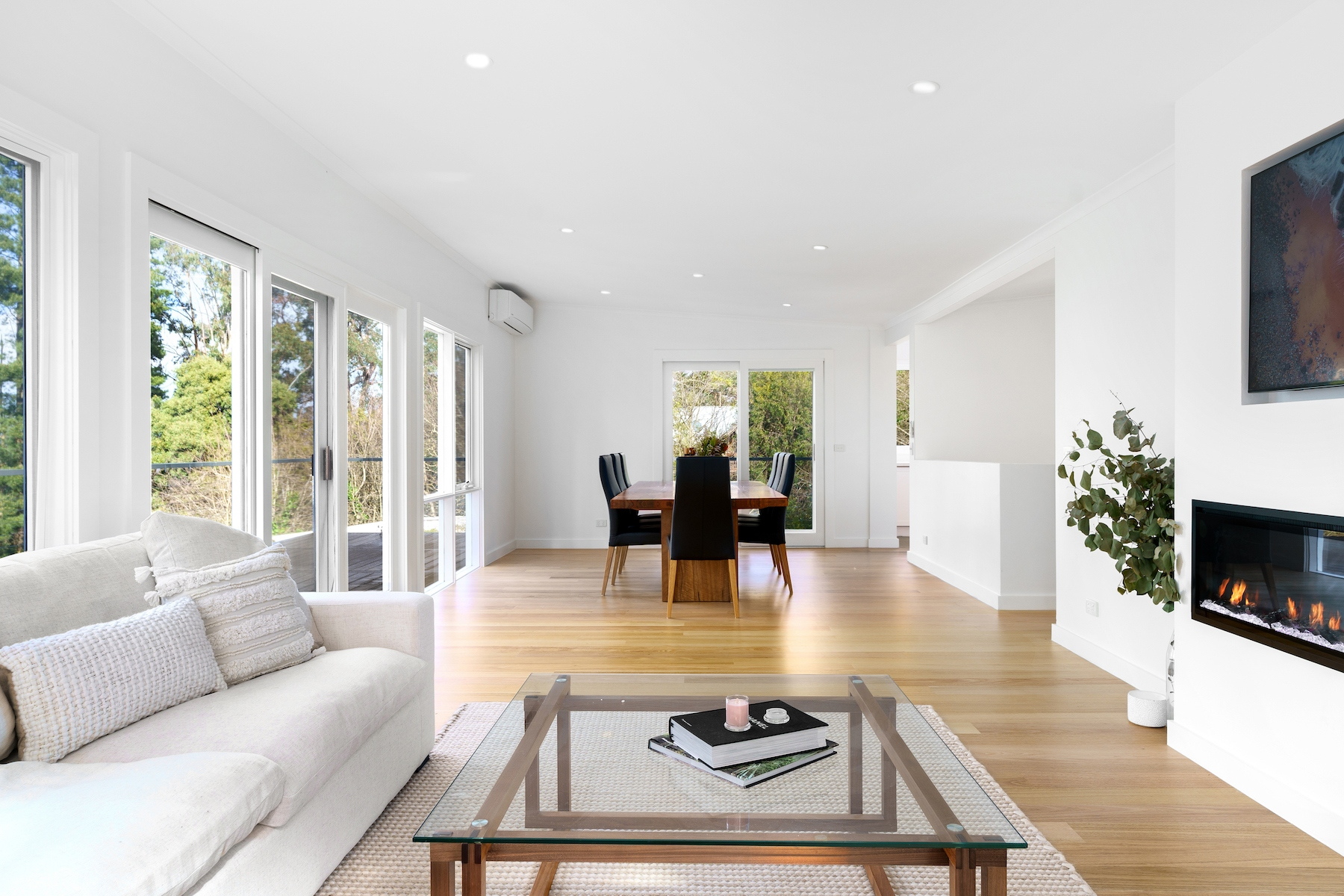 51 Douglas Road, Mount Macedon Sold by Melbourne Sotheby's International Realty - image 4