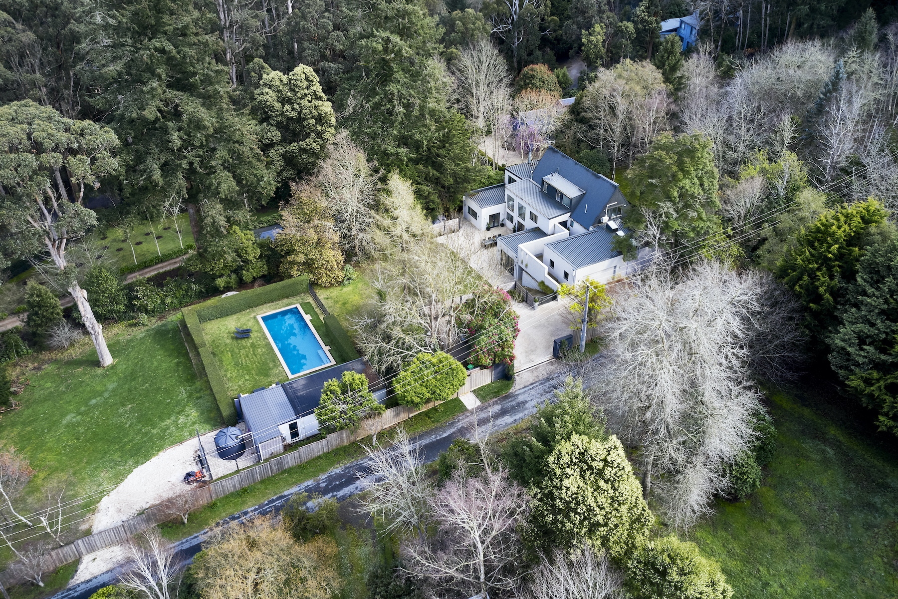 13 Coggers Lane, Mount Macedon Sold by Melbourne Sotheby's International Realty - image 2