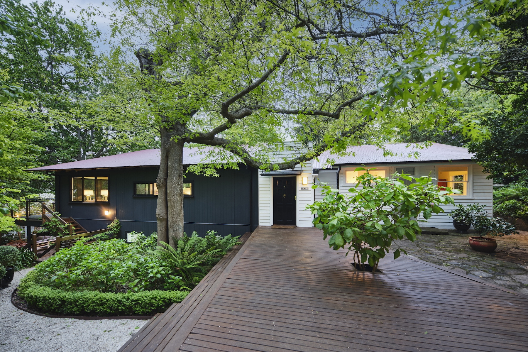 Soileire/7 Ryans Parade, Mount Macedon Sold by Melbourne Sotheby's International Realty - image 2
