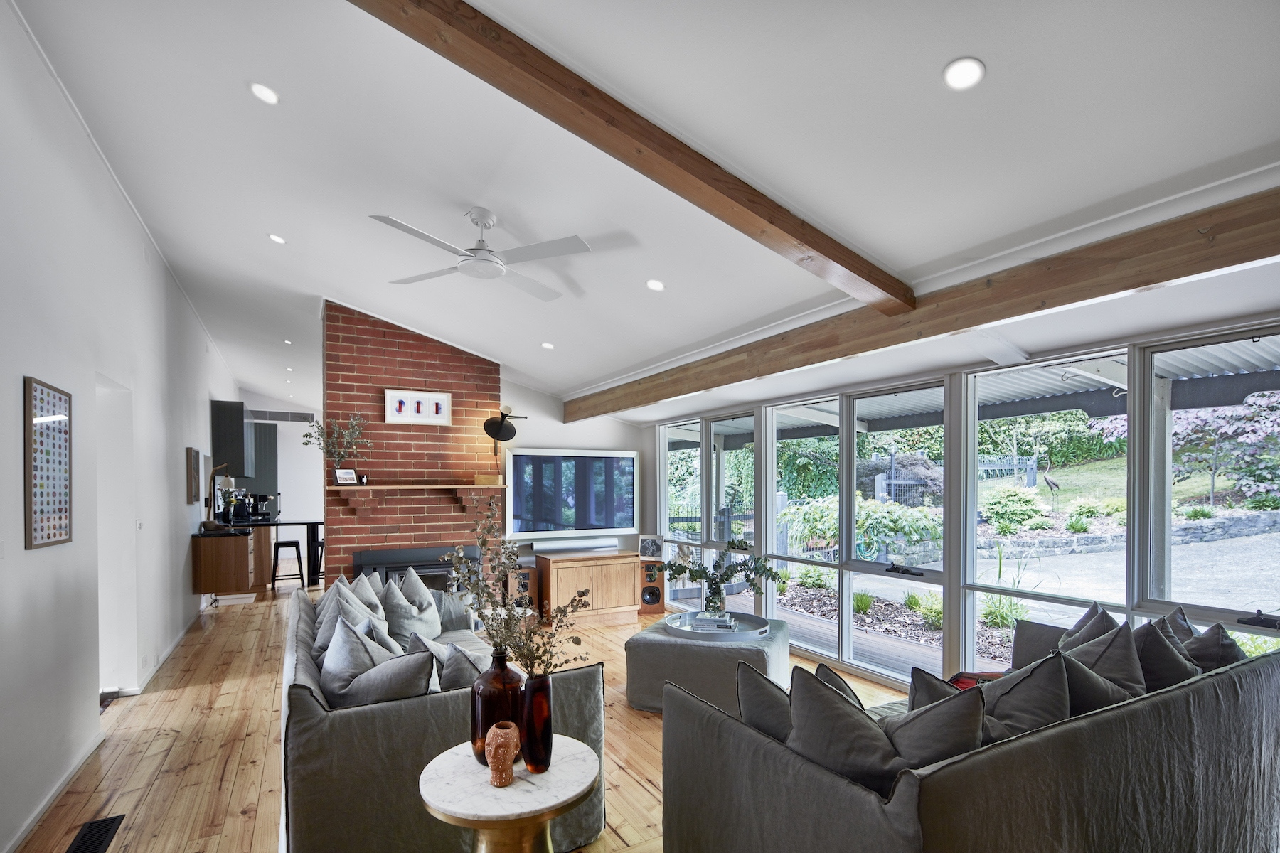 31 Ryans Parade, Mount Macedon Sold by Melbourne Sotheby's International Realty - image 4