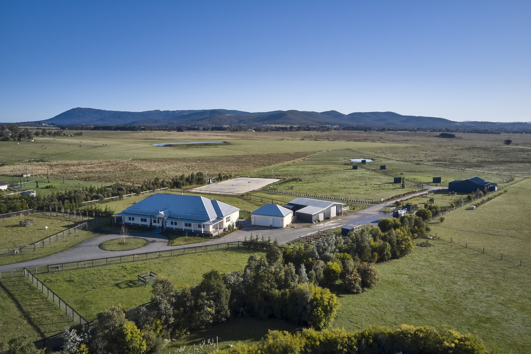 137 Murray Road, Gisborne Sold by Melbourne Sotheby's International Realty - image 2